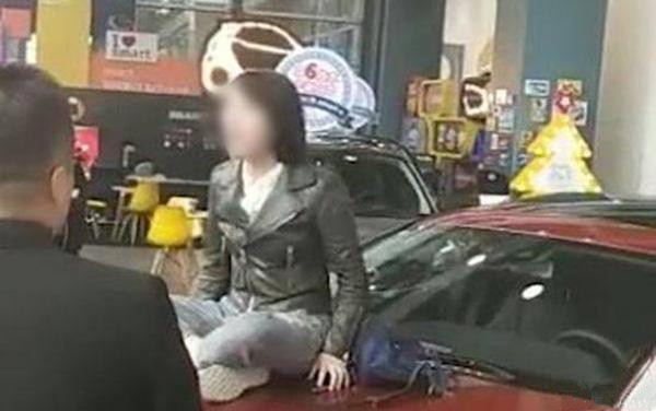 奔馳女車主維 權(quán)：到底是車的問題還是4S店的問題？